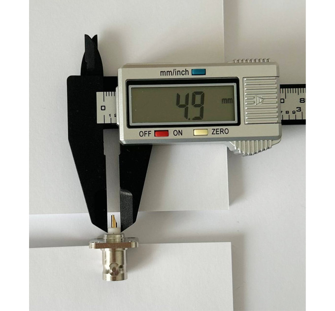 Фланцевое гнездо BNC Female flange крепления на 4 отверстия под винты и пайку