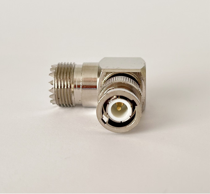 Переходник BNC-Male - UHF-Female 90°(коннектор папа - мама) угловой