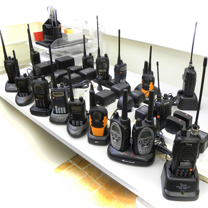 Рації проти смартфонів – та коли слід обрати саме рацію